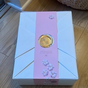 Luxurious Pink and White Bath Gift Set